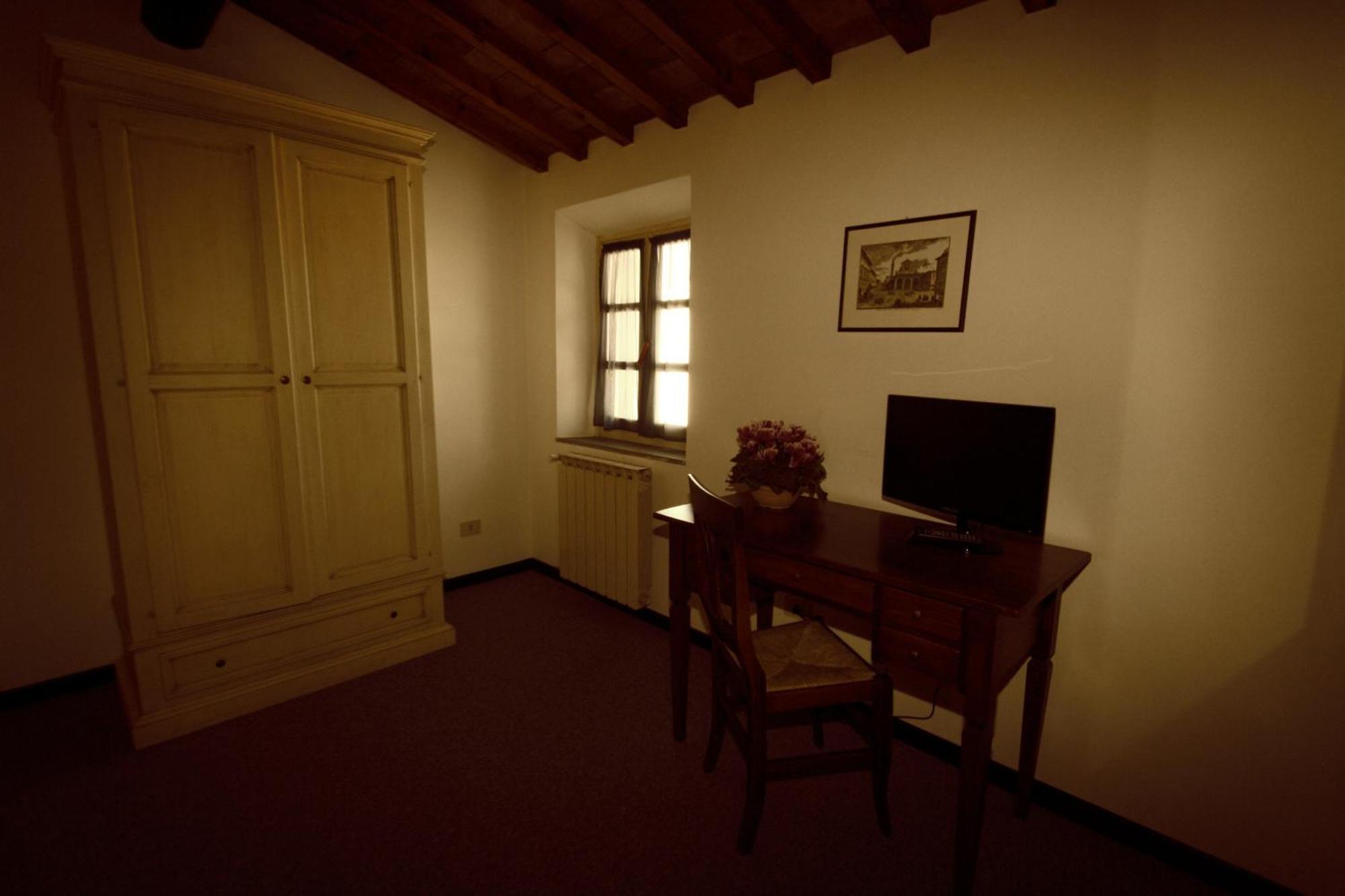 Hotel Calzaiolo Сан-Кашіано-ін-Валь-ді-Пеза Екстер'єр фото