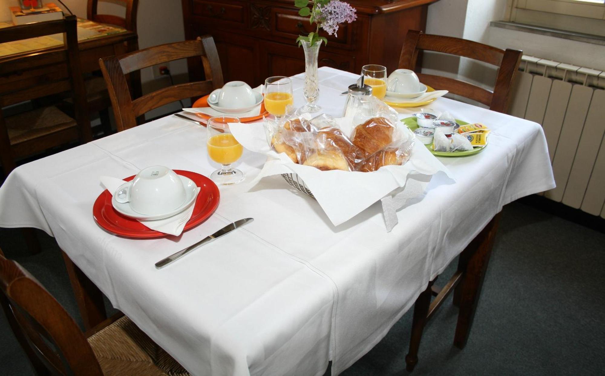 Hotel Calzaiolo Сан-Кашіано-ін-Валь-ді-Пеза Екстер'єр фото