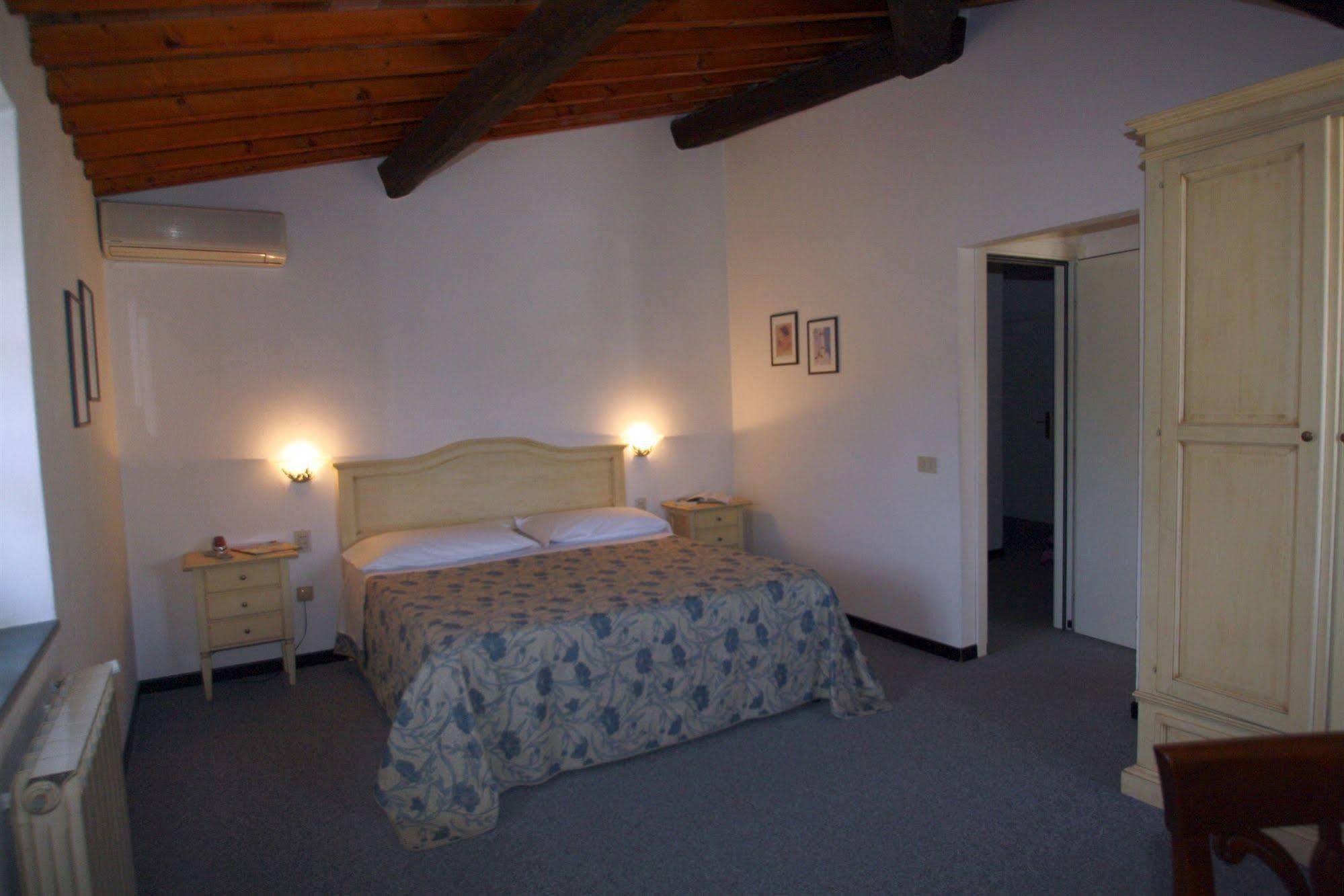 Hotel Calzaiolo Сан-Кашіано-ін-Валь-ді-Пеза Екстер'єр фото